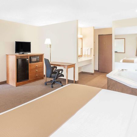 Baymont By Wyndham Port Huron Dış mekan fotoğraf