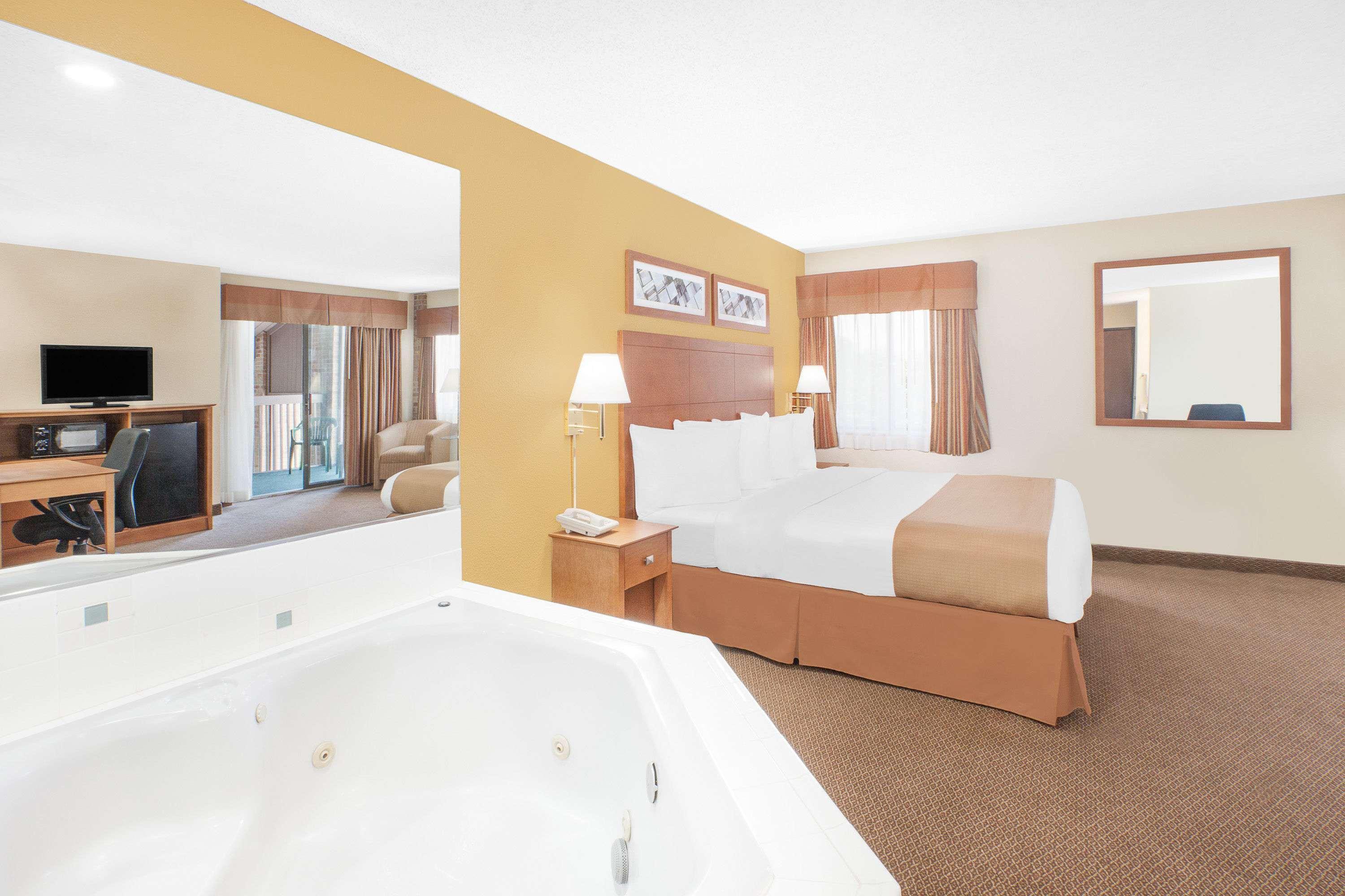Baymont By Wyndham Port Huron Dış mekan fotoğraf