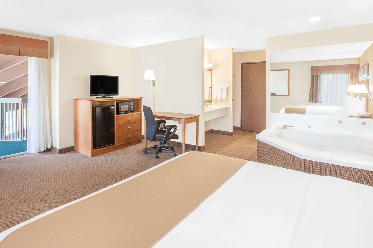 Baymont By Wyndham Port Huron Dış mekan fotoğraf