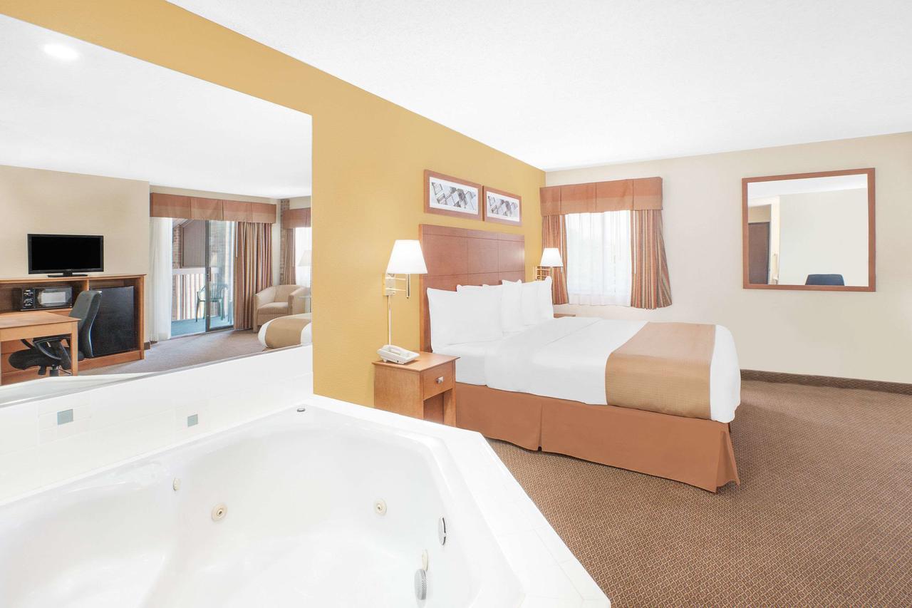 Baymont By Wyndham Port Huron Dış mekan fotoğraf